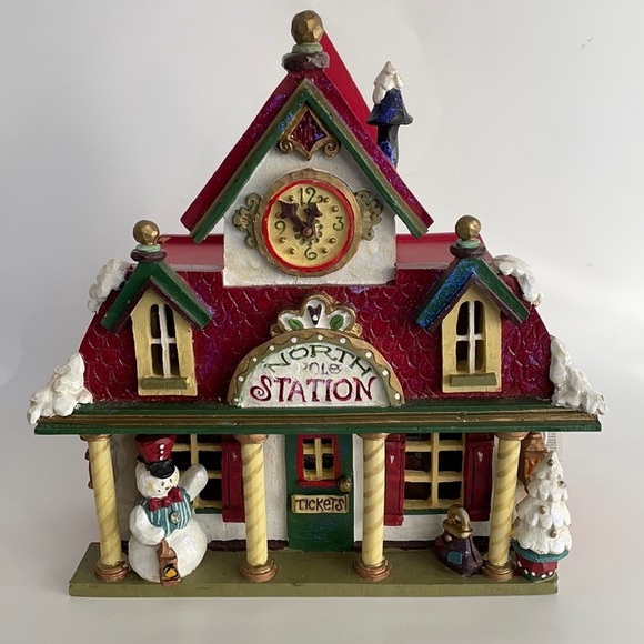 Kurt Adler North Santa’s North Pole Station Lights Up - Picture 16 of 16